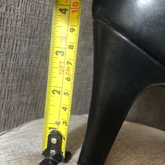 Stylish meet comfort! Previously loved Clark’s pumps. - Picture 2 of 6